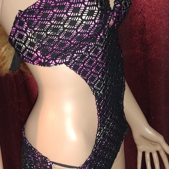 Swimsuit - Picture 3 of 4